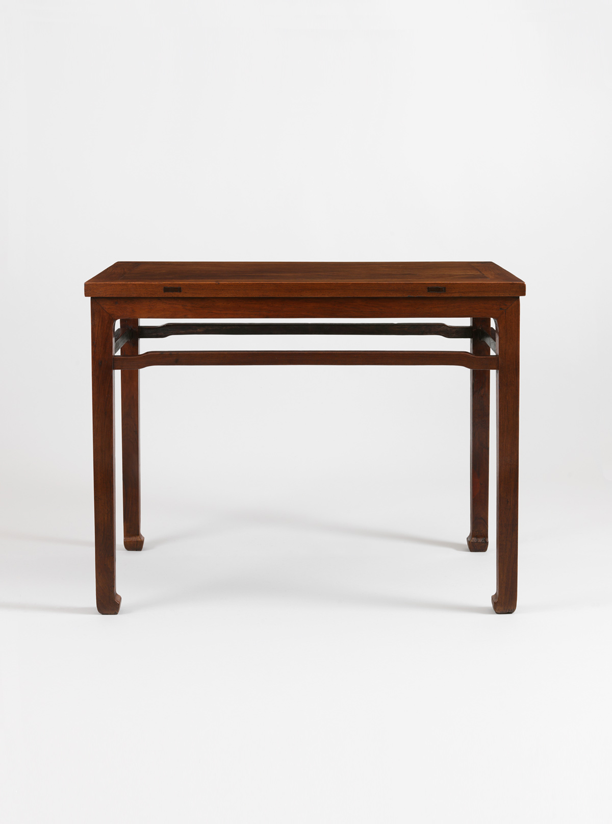 出自一个私人珍藏的中国黄花梨家具objects | Eskenazi